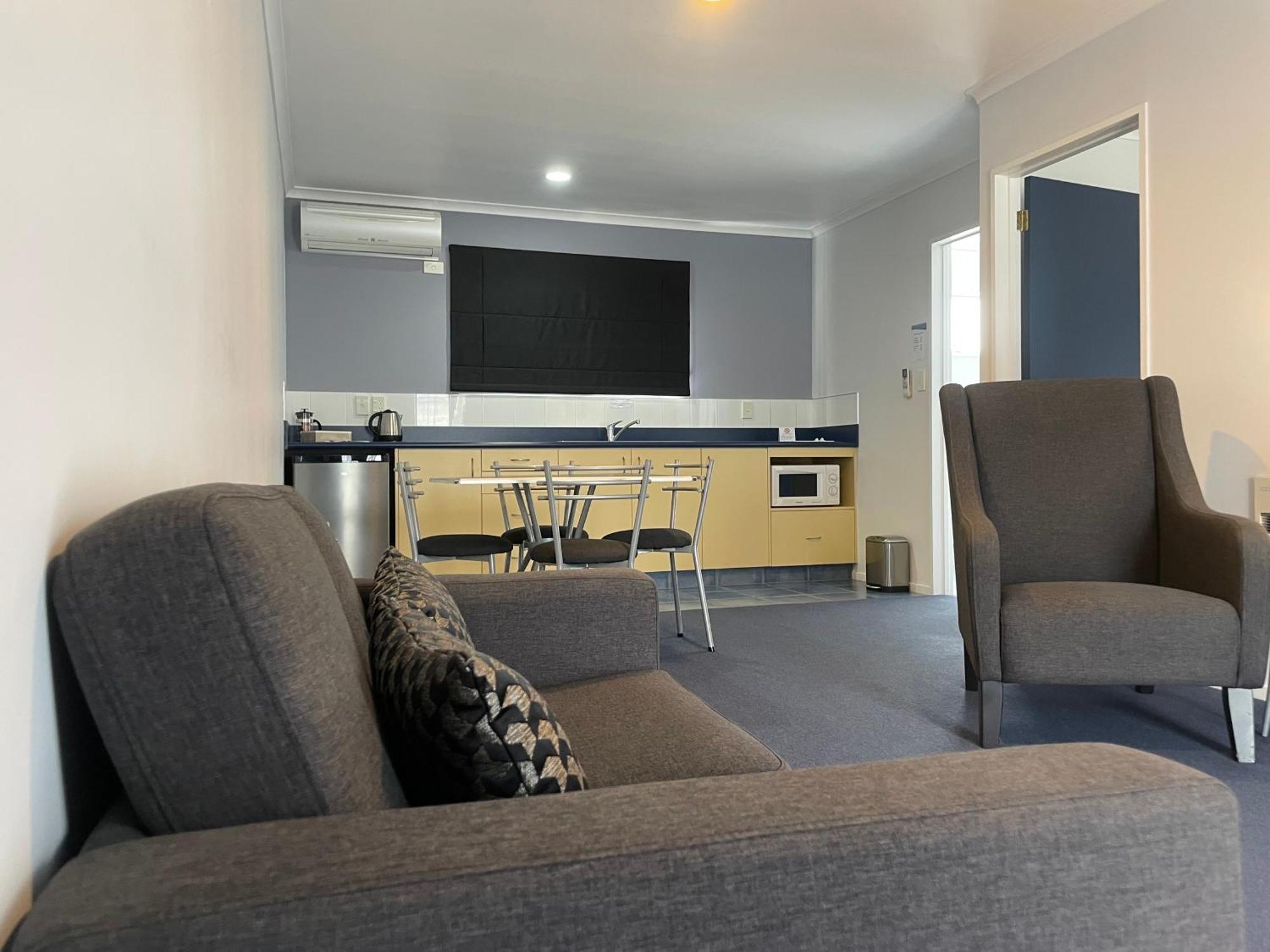 Fergussons Motor Lodge Waipukurau Exterior photo