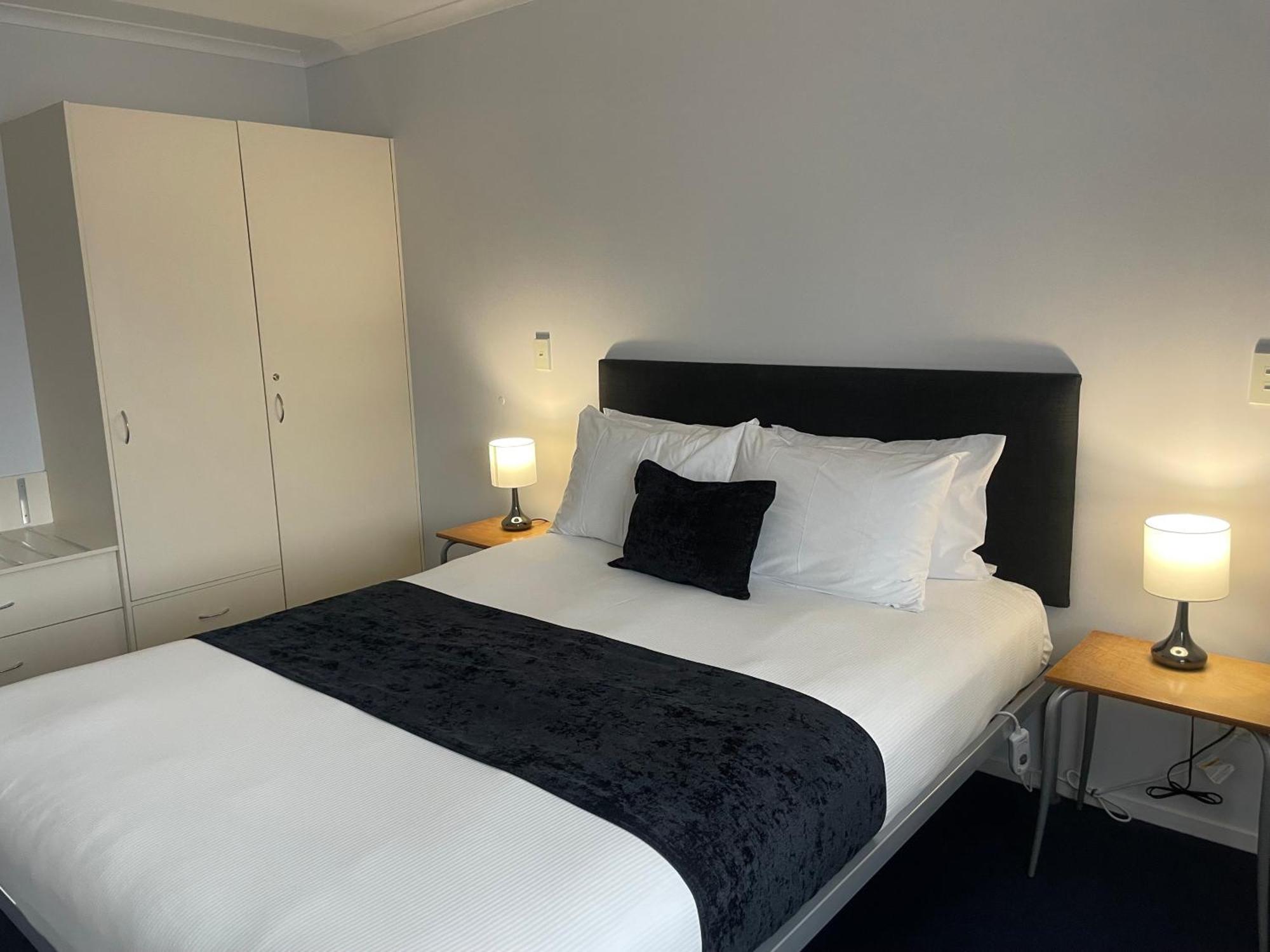 Fergussons Motor Lodge Waipukurau Exterior photo